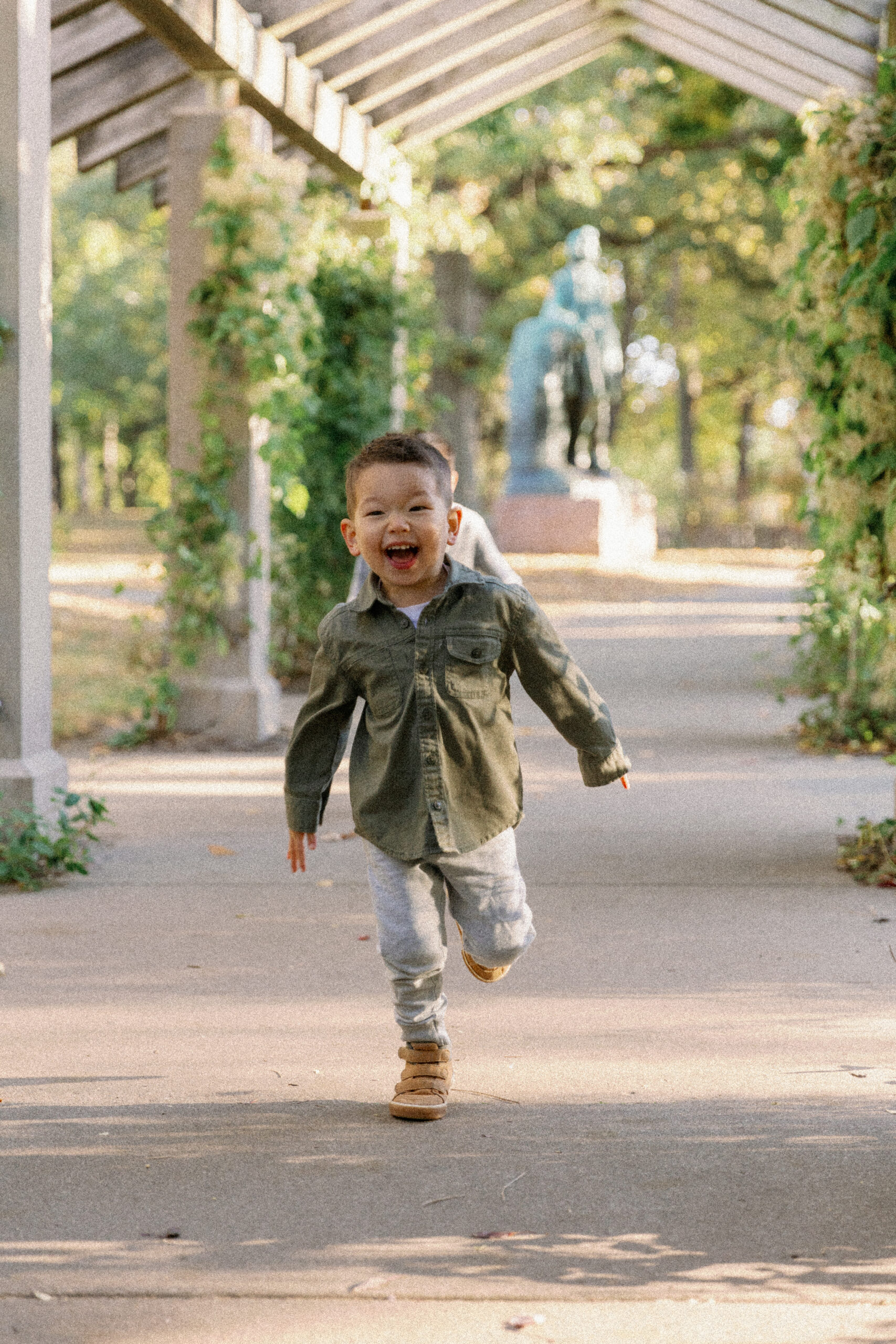 Family Photos at Minnehaha falls in Minneapolis Minnesota