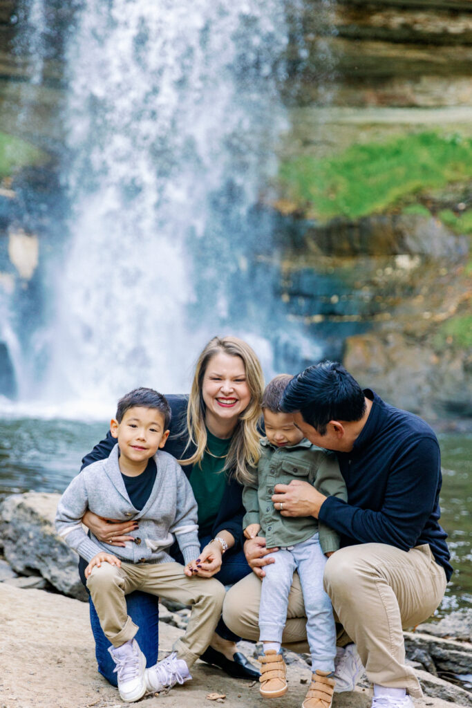 Family Photos at Minnehaha falls in Minneapolis Minnesota